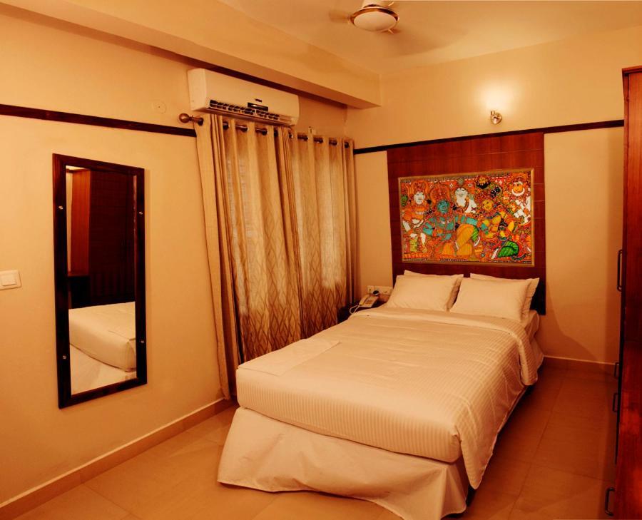 Srivar Hotels Guruvayur Exterior photo