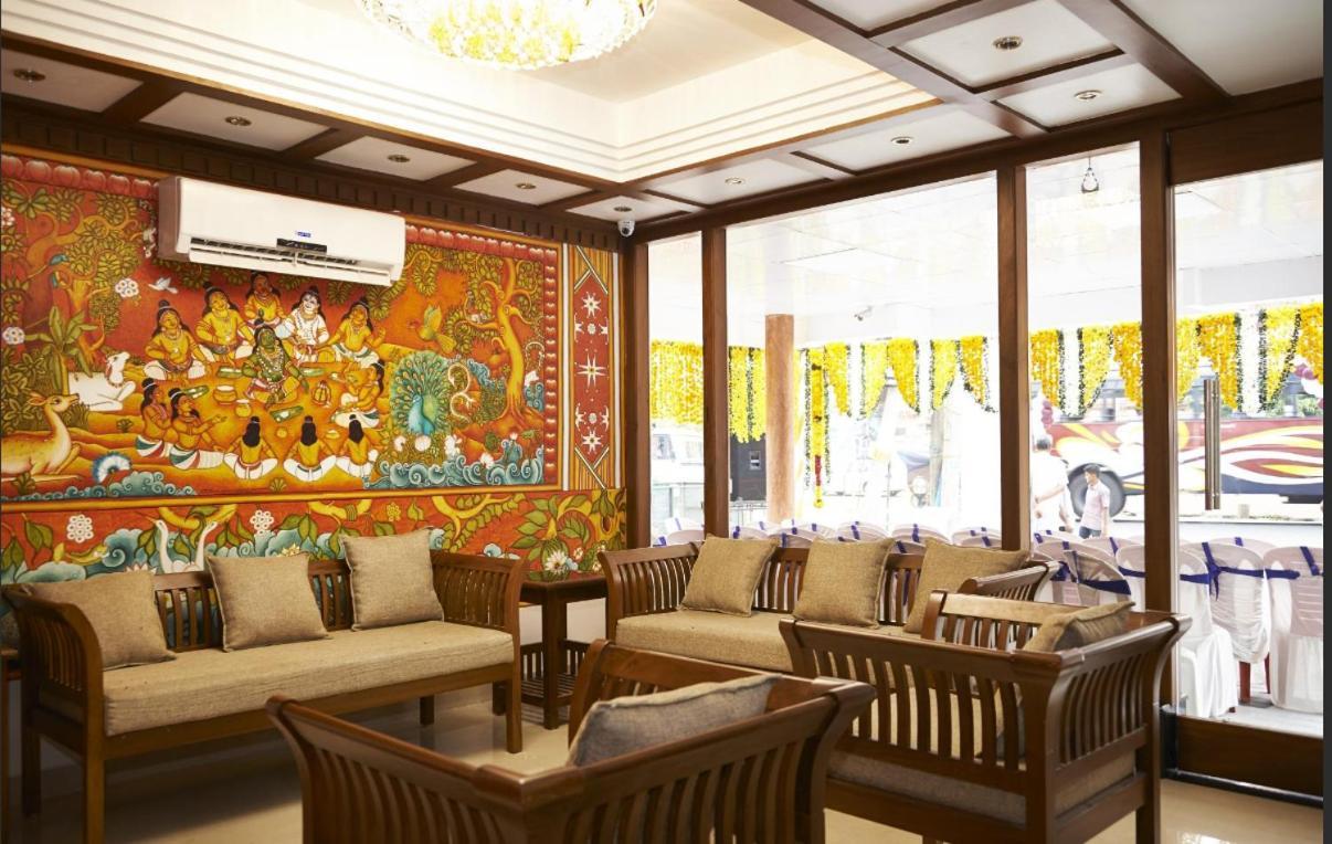 Srivar Hotels Guruvayur Exterior photo